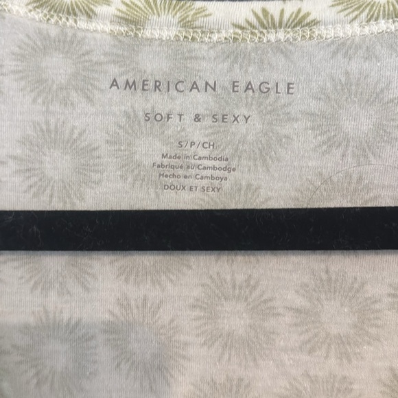 American Eagle Outfitters Green Floral Women's Top - Picture 2 of 4